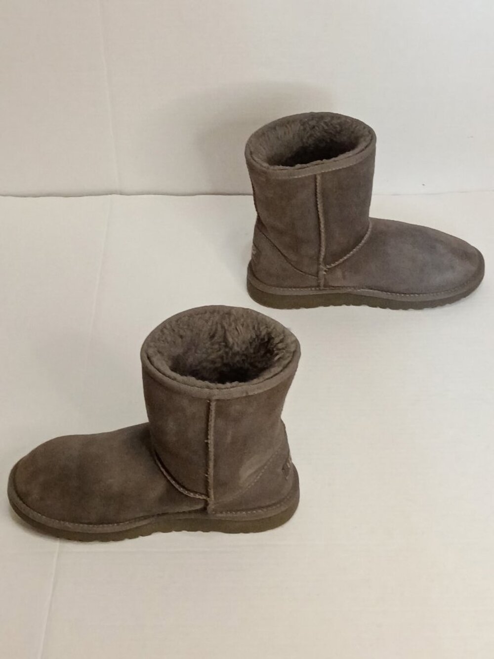 UGG Kids Classic Short Grey Suede Boots Size 6Y Fits Women 8 Style 5251Y - Picture 6 of 8